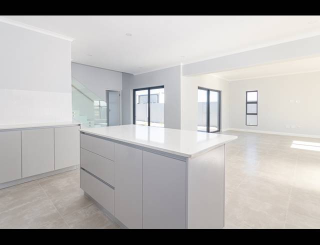 4 BEDROOM FREEHOLD FOR SALE IN PARKLANDS NORTH